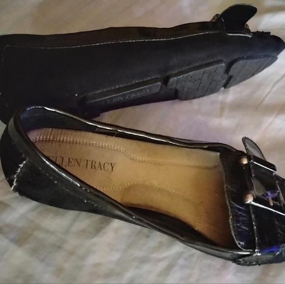 Ellen Tracy Black Flats. Size 8 - Picture 4 of 4